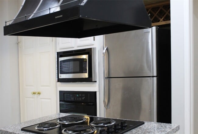 Photo - 4918 Maple Brook Ln