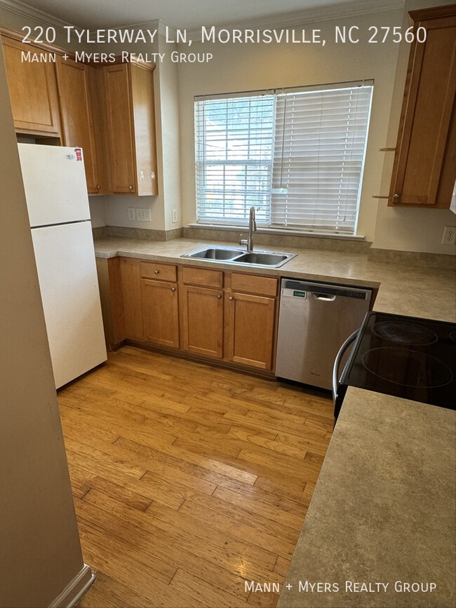 Photo - 220 Tylerway Ln