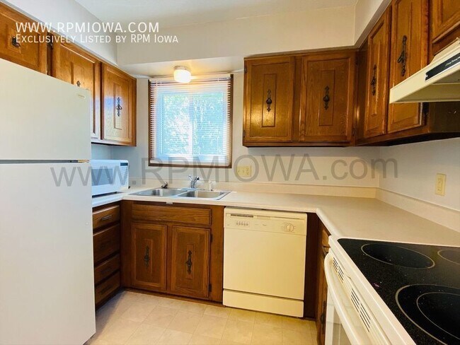 Photo - PRIVATE DUPLEX!! 2 Bedroom, 1 Bath with Ba...