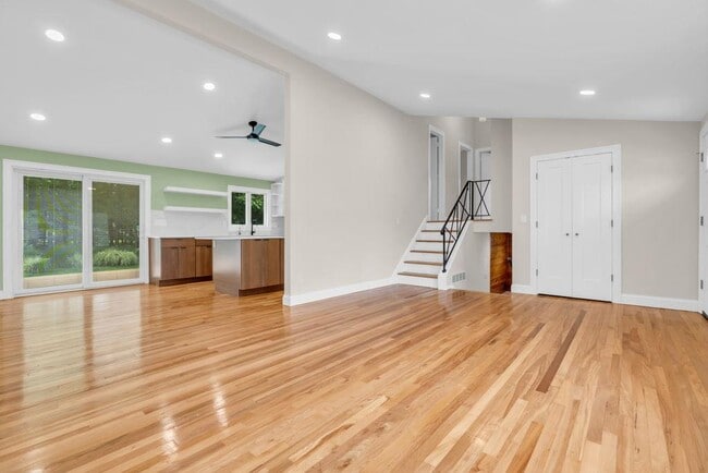 Photo - 61 Cornell Dr
