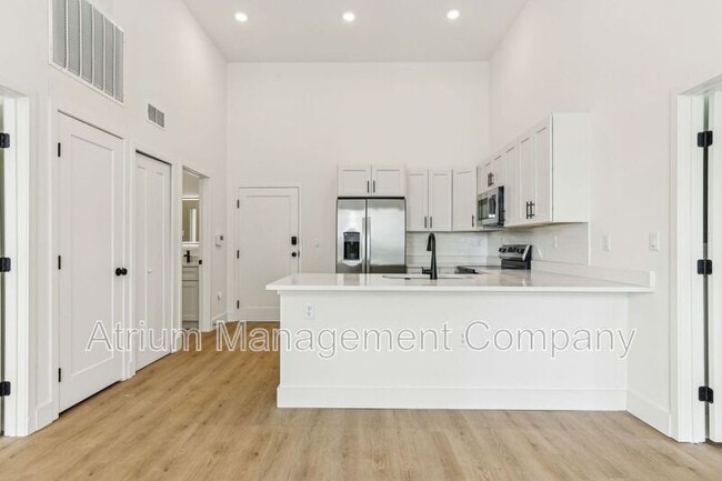 Building Photo - 221 S Bumby Ave