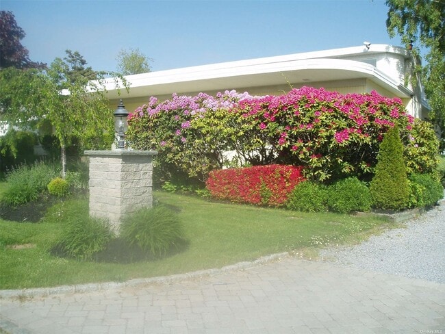 Photo - 30 W Neck Rd