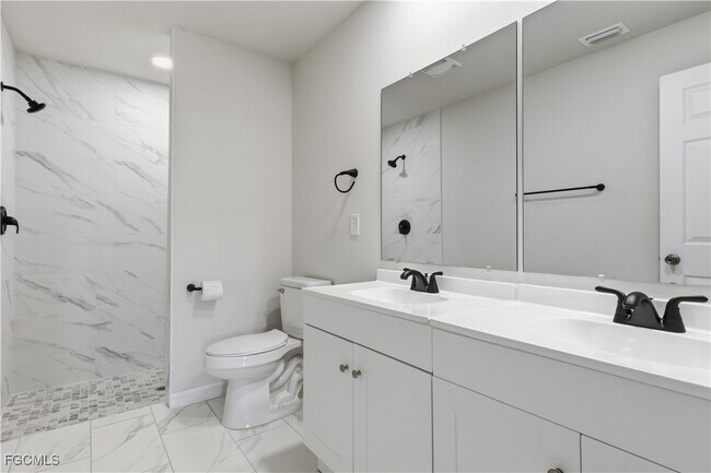 Building Photo - 1109 SE 5th Ct