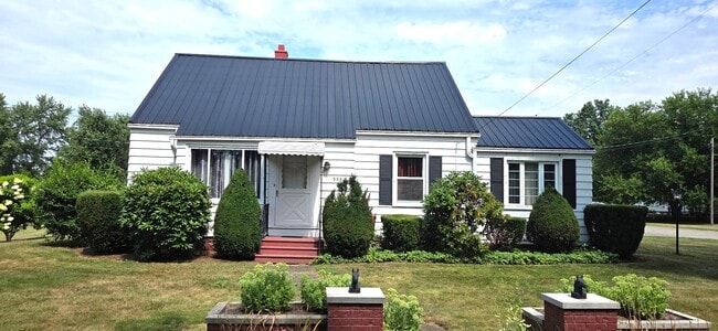 Photo - 935 Marshall Dr