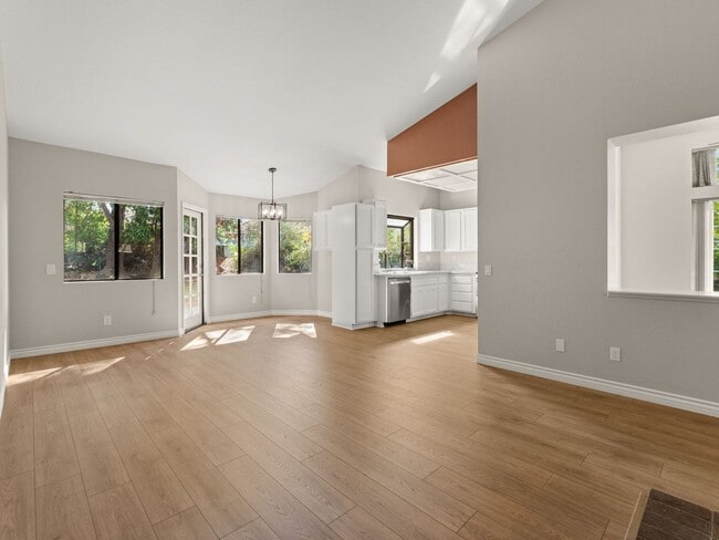 5911 Rio Valle Dr