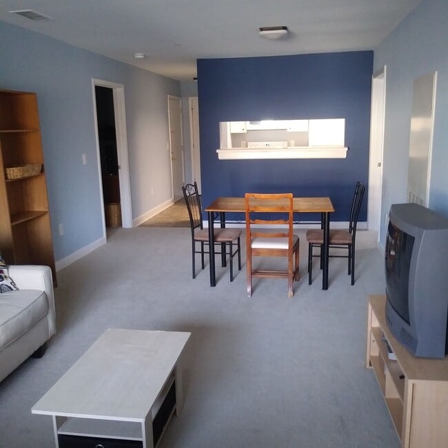 Photo - Chapel Hill / 4BR Univ Comm FURNISHED Condo