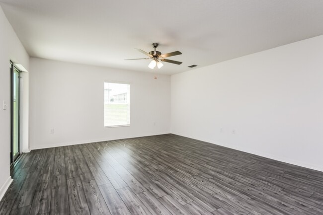 Photo - 1635 Swan Lake Cir