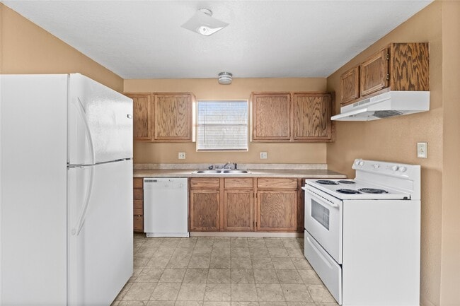 Photo - 2200 Peach Ave