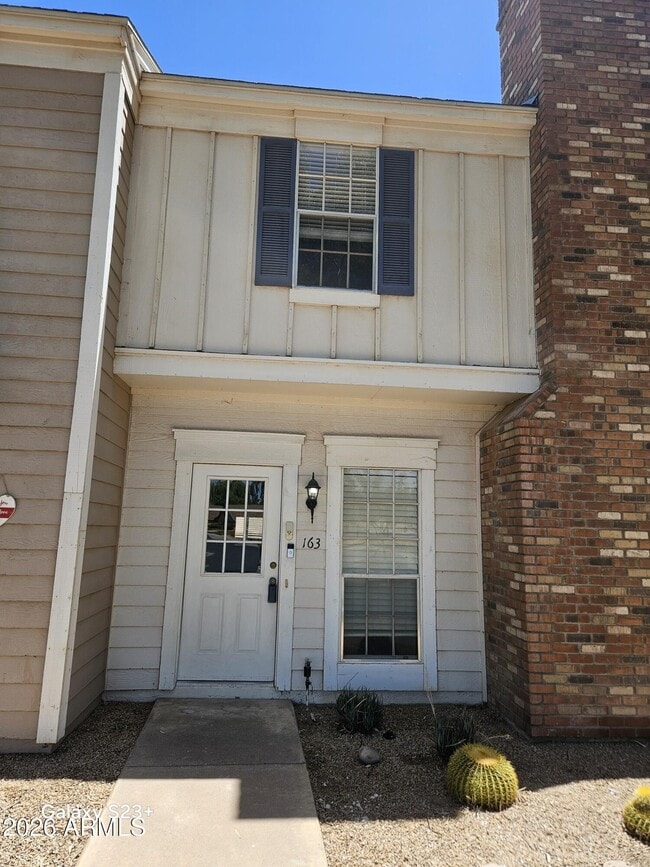 Building Photo - 1600 N Saba St