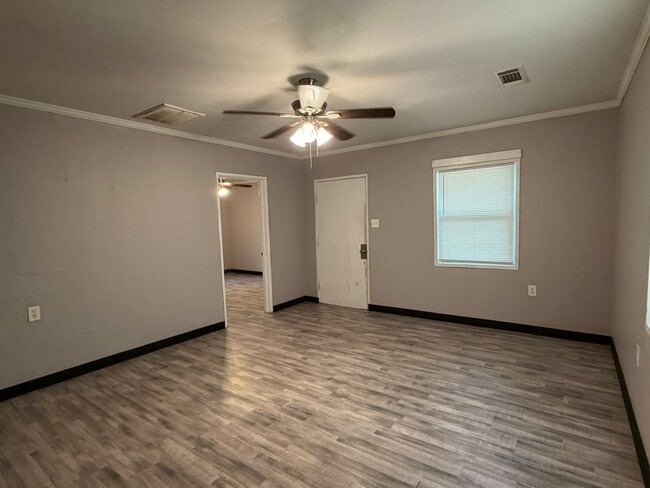 Photo - 1109 W Wall St