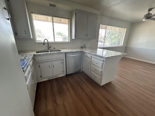 Photo - 7312 S Land Park Dr