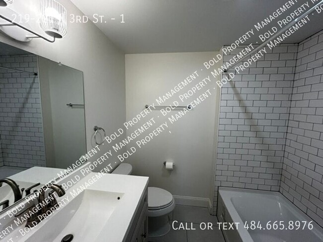 Photo - 219-221 N 3rd St.-1 Unidad 1