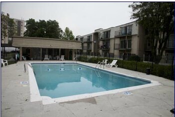 Pool - Parklane Gardens Apartments