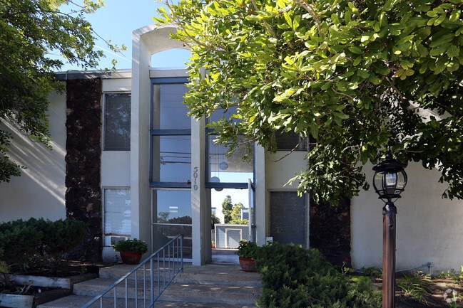 Keeney Plaza Apartment - Keeney Plaza Apartment