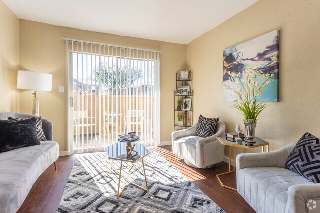 1 BR, 1 BA - 570 SF - Meadow Park