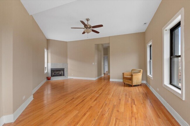 Photo - 1046 N Milwaukee Ave Unit 3