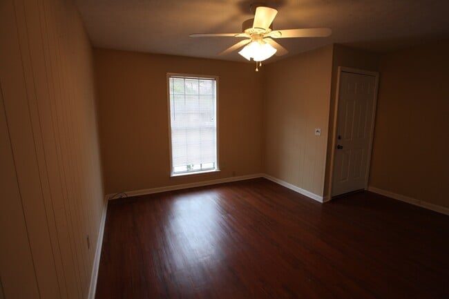 Photo - Charming 3BR/1BA Duplex in Convenient Location