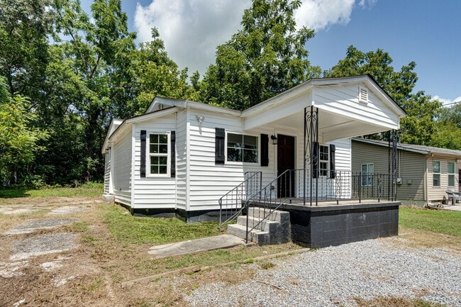 Photo - 887 Kinsey St