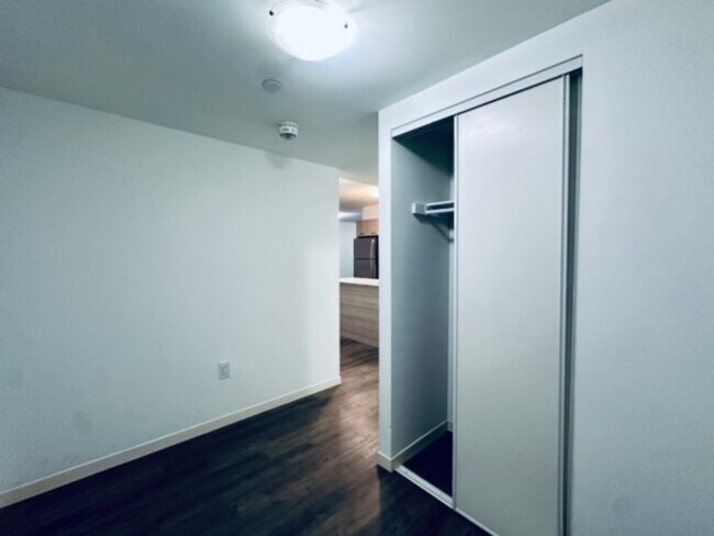 Photo - 220 Cannon St E Unit 3-bed