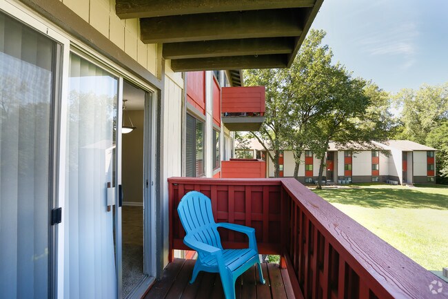 1BR, 1BA - 720 SF
