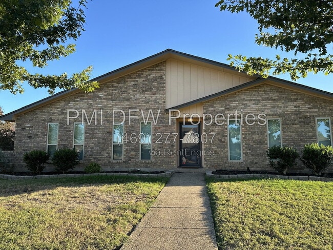 Building Photo - 2120 Blossom Ln