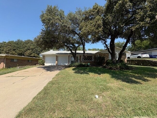 Building Photo - Charming Home In Waverly Park Addition