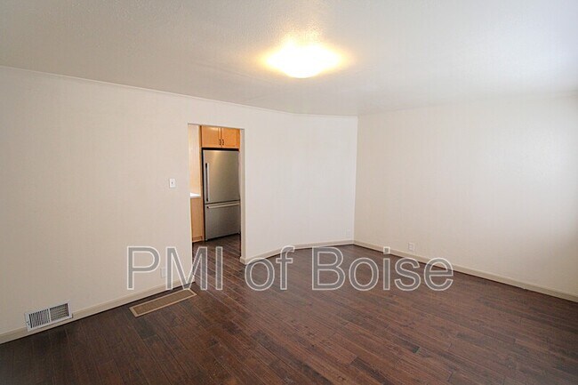 Photo - 2113 E Oak St