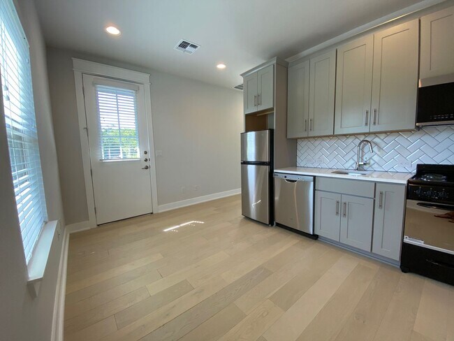 Photo - Bethune-6920 Unit #2