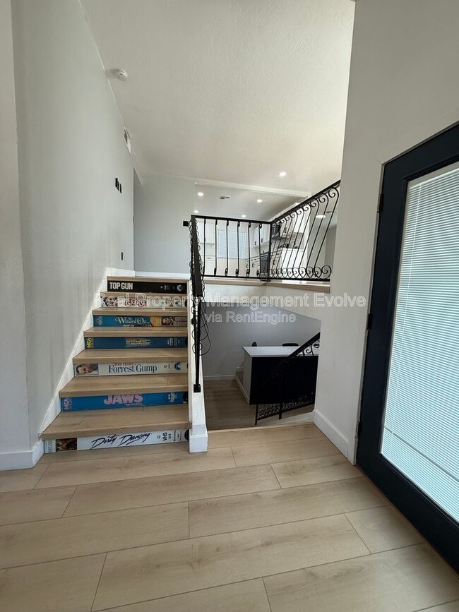 Photo - 429 E Greenway Dr