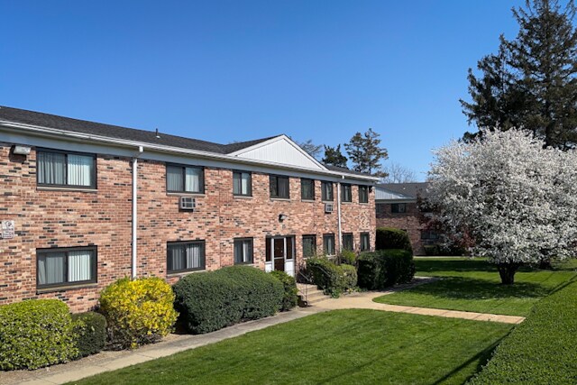 Fairfield Hedges North at Bay Shore - Fairfield Hedges North at Bay Shore Apartments