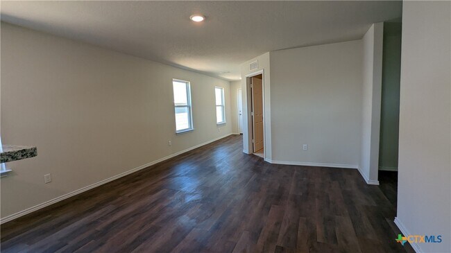 Photo - 521 Autumn Blaze