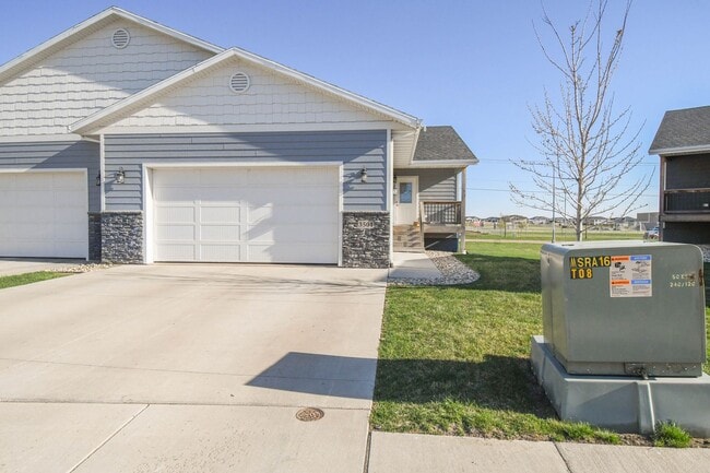 Building Photo - 3501 S Outfield Cir