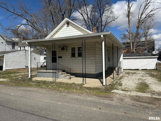 Building Photo - 825 Ruth Ave