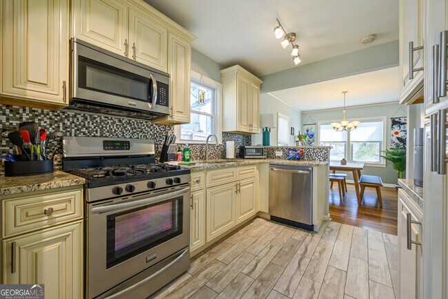 Photo - 3265 N Fulton Ave