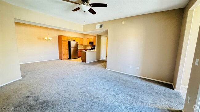 Building Photo - 2291 W Horizon Ridge Pkwy Unit 3214 Rental