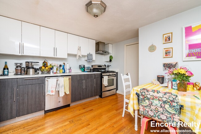 5 Munroe St Unit 2