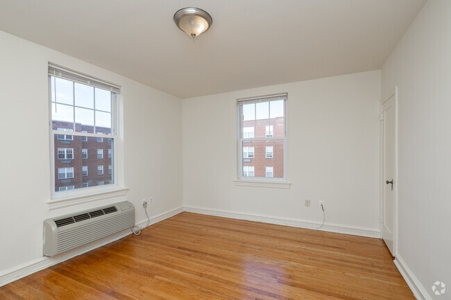 2BR, 1BA - 855SF - Bedroom