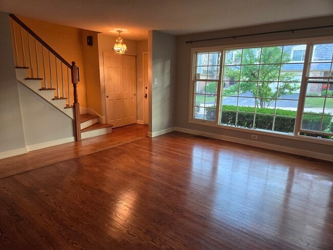 Photo - 2S663 Ave Normandy E