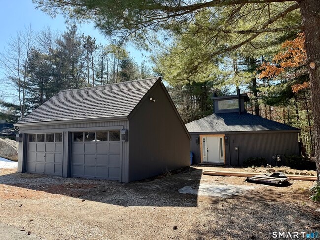 Photo - 15 Finch Run