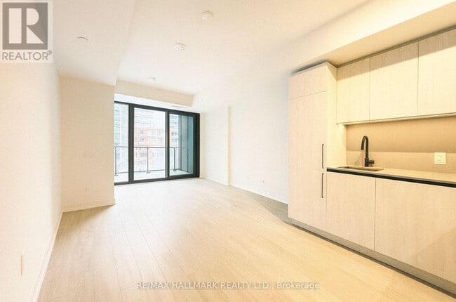 Photo - 35 Parliament St Unit 407