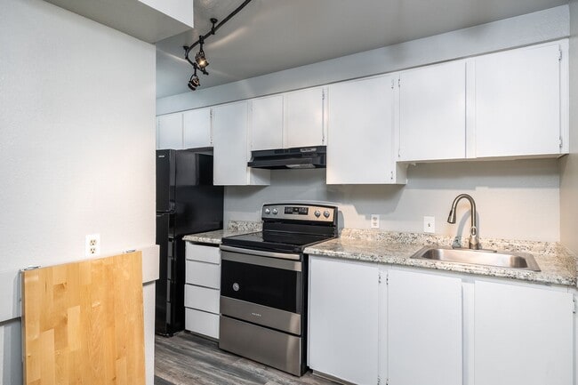 Photo - Victory Manor: Leasing Specials! Renovated...