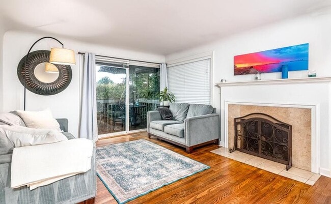 Photo - 3 bedroom in Seattle WA 98116