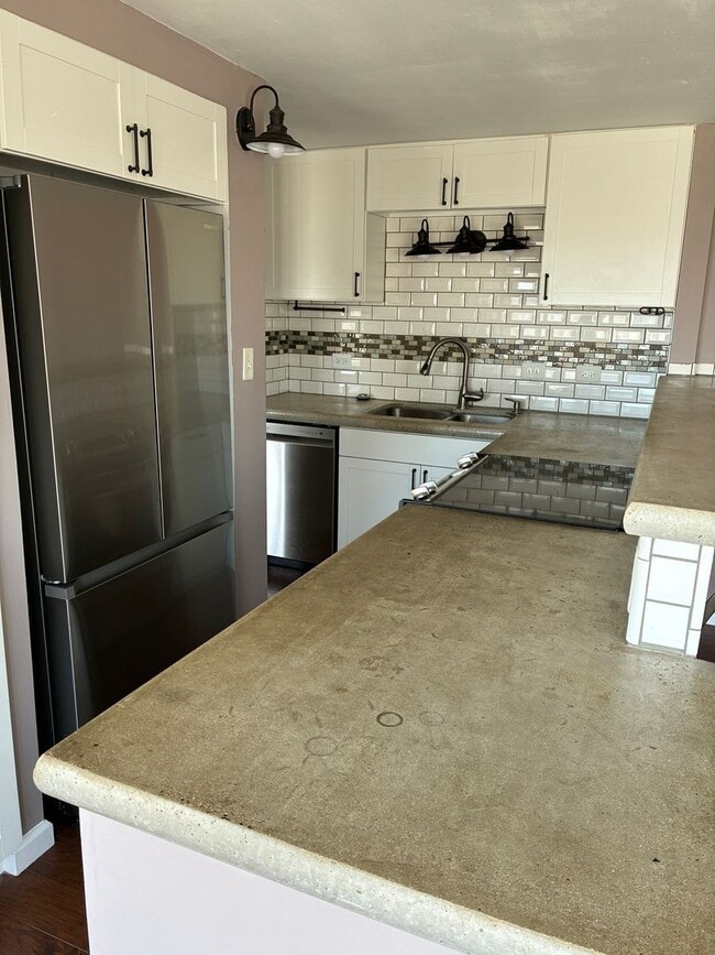 Photo - For Rent – Regency Towers