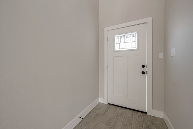 Photo - 8128 Chateau St