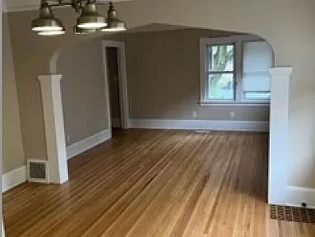 Photo - Avail NOW! Pet friendly Charming 3 Bedroom Bungalow Aval Now!