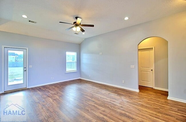 Photo - 452 Huntington Dr