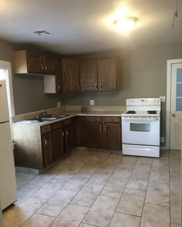 Photo - 609 W 15th St