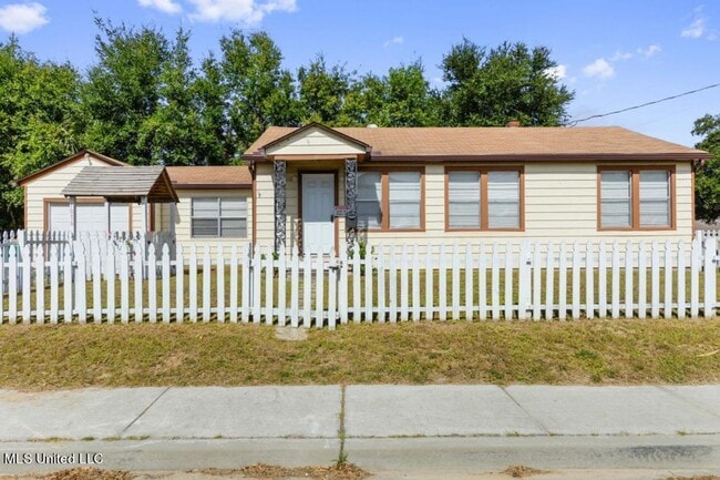 Photo - Charming Updated Cottage in Old Biloxi!