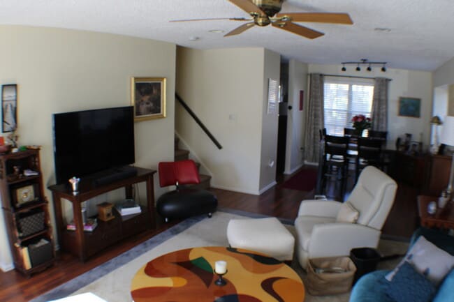16 Wosniak Ct