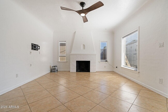 Photo - 930 E Whitton Ave